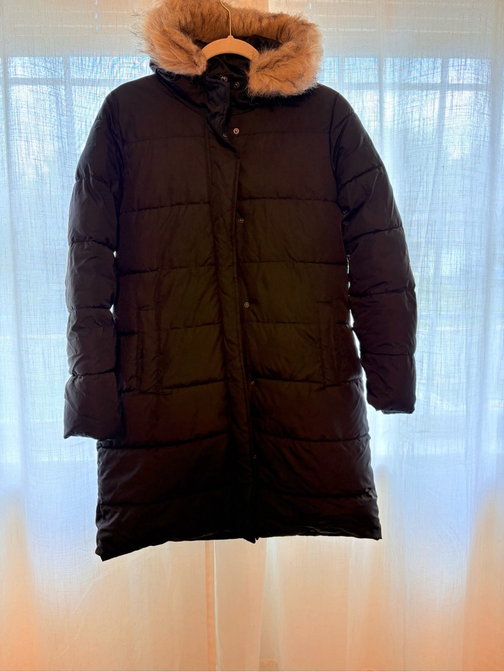 Women's Gap Black Long Puffer Coat with Faux Fur Trim.